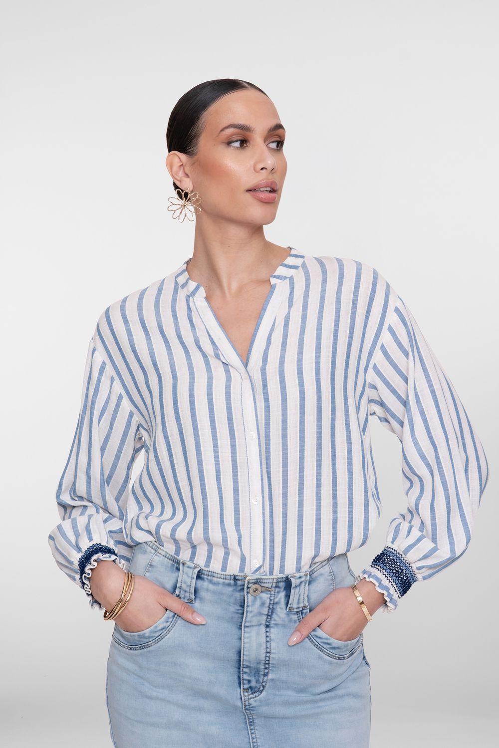 Geisha Blouse striped embroiderd cuffs Ecru