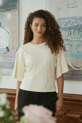 Neo Noir Asha Boxy Tee Geel