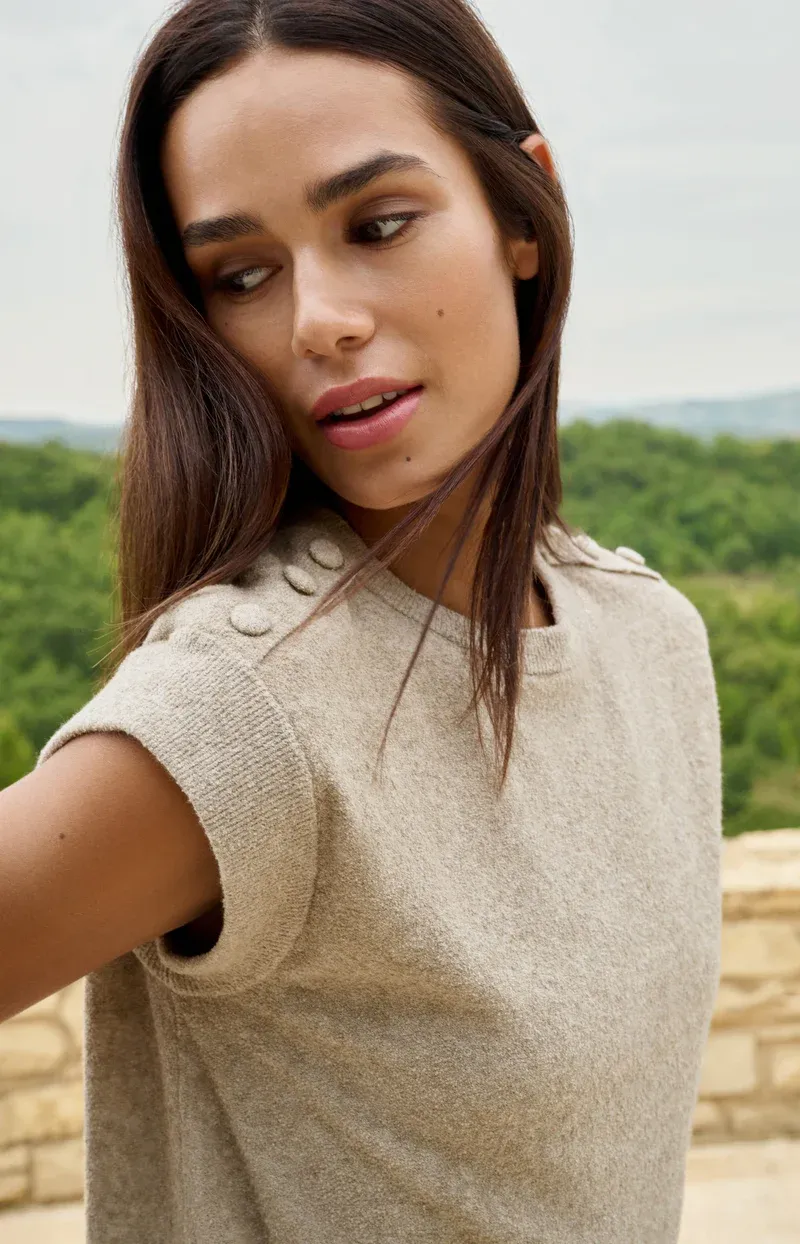 YAYA Mouwloze trui met knoopdetails op de schouders Bruin