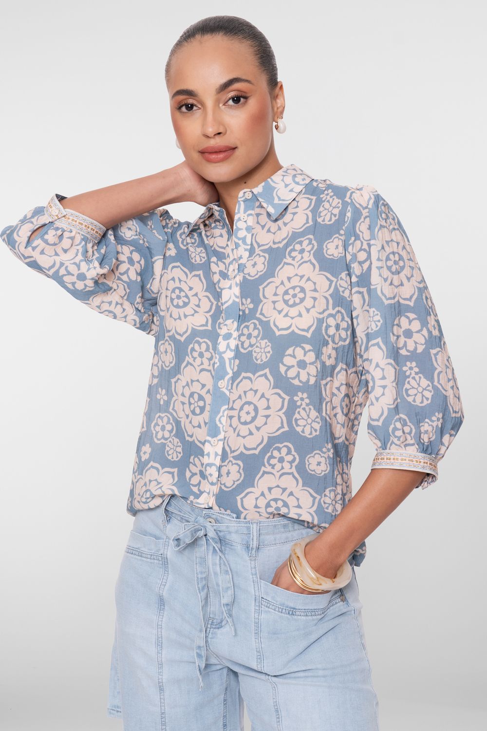 Geisha blouse met bloemen en subtiele pofmouw Blauw