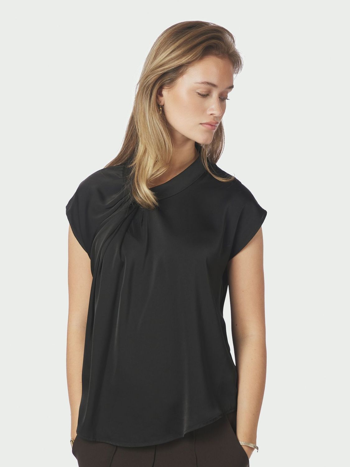 Neo Noir Fleur Drapy Satin Blouse Zwart 160990