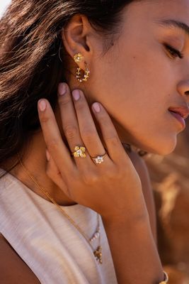 My Jewellery Studs met ranonkel bloem en imitatieparel Goud