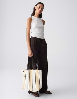 Opus shopper Anneca resort Bruin