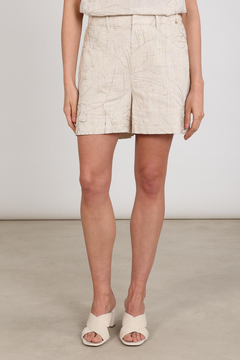 Nukus Dagmar Short Embroidery Beige NKS09052