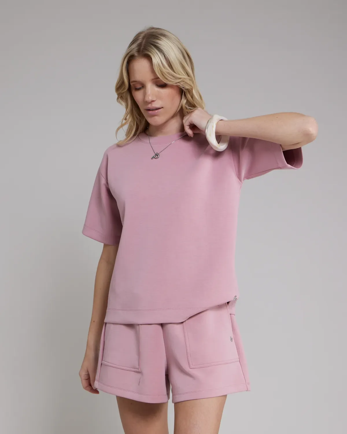 Pink Noir Iris T-shirt Roze