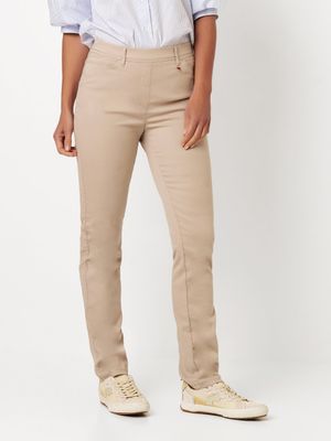 Relaxed by Toni Alice Grijs beige