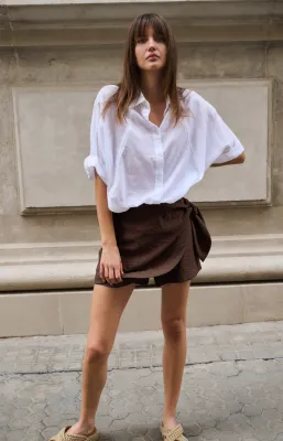 YAYA Gestreepte skort met overslageffect en strikdetail Bruin
