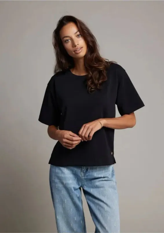 Pink Noir Iris T-shirt Zwart