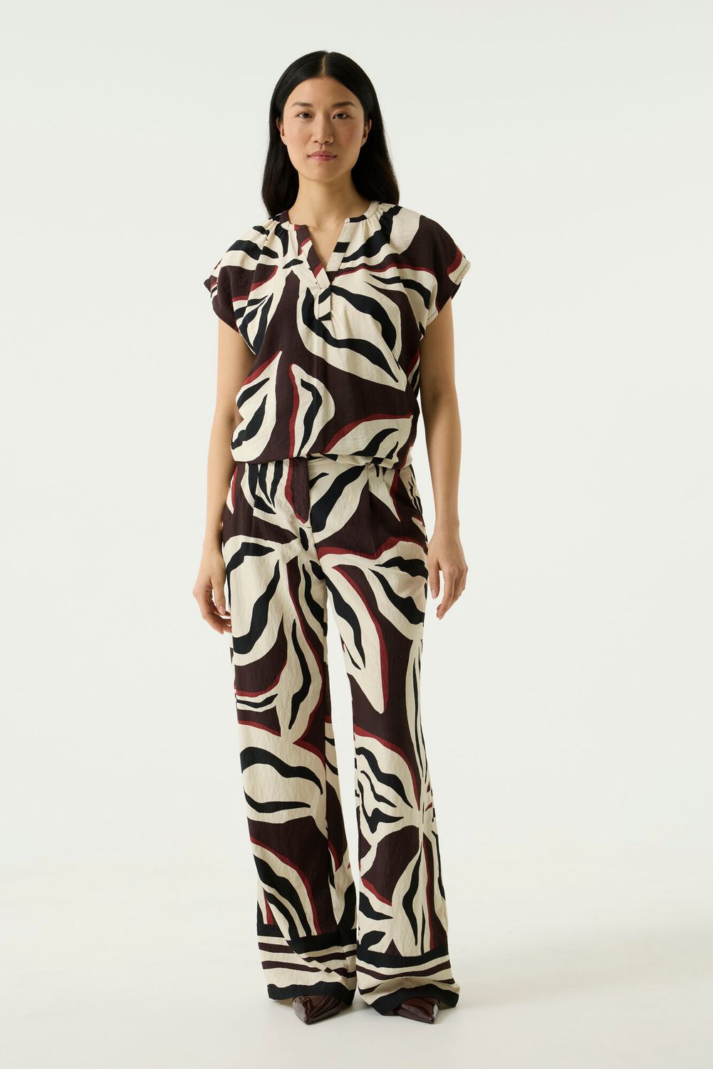 Garcia Top met print Bruin