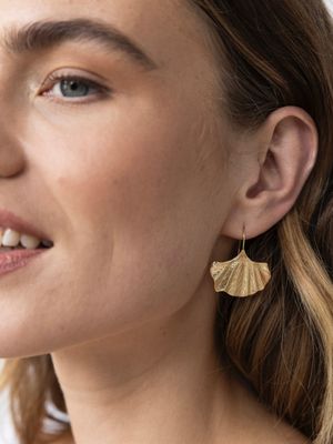 Ellen Beekmans Ginko oorbellen Goud