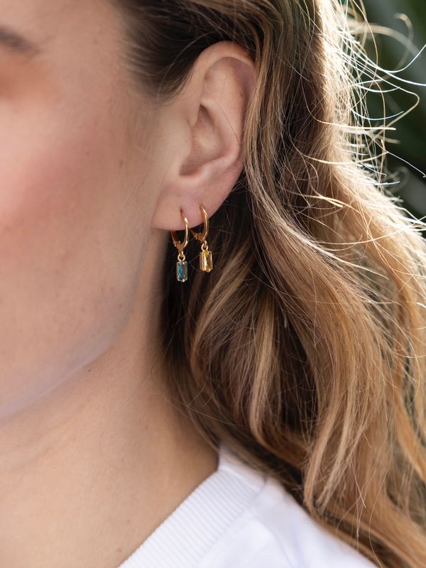 Ellen Beekmans Oorringetjes met hangertje turquoise  Goud