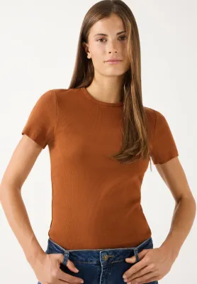 More &amp; More T-Shirt Bruin