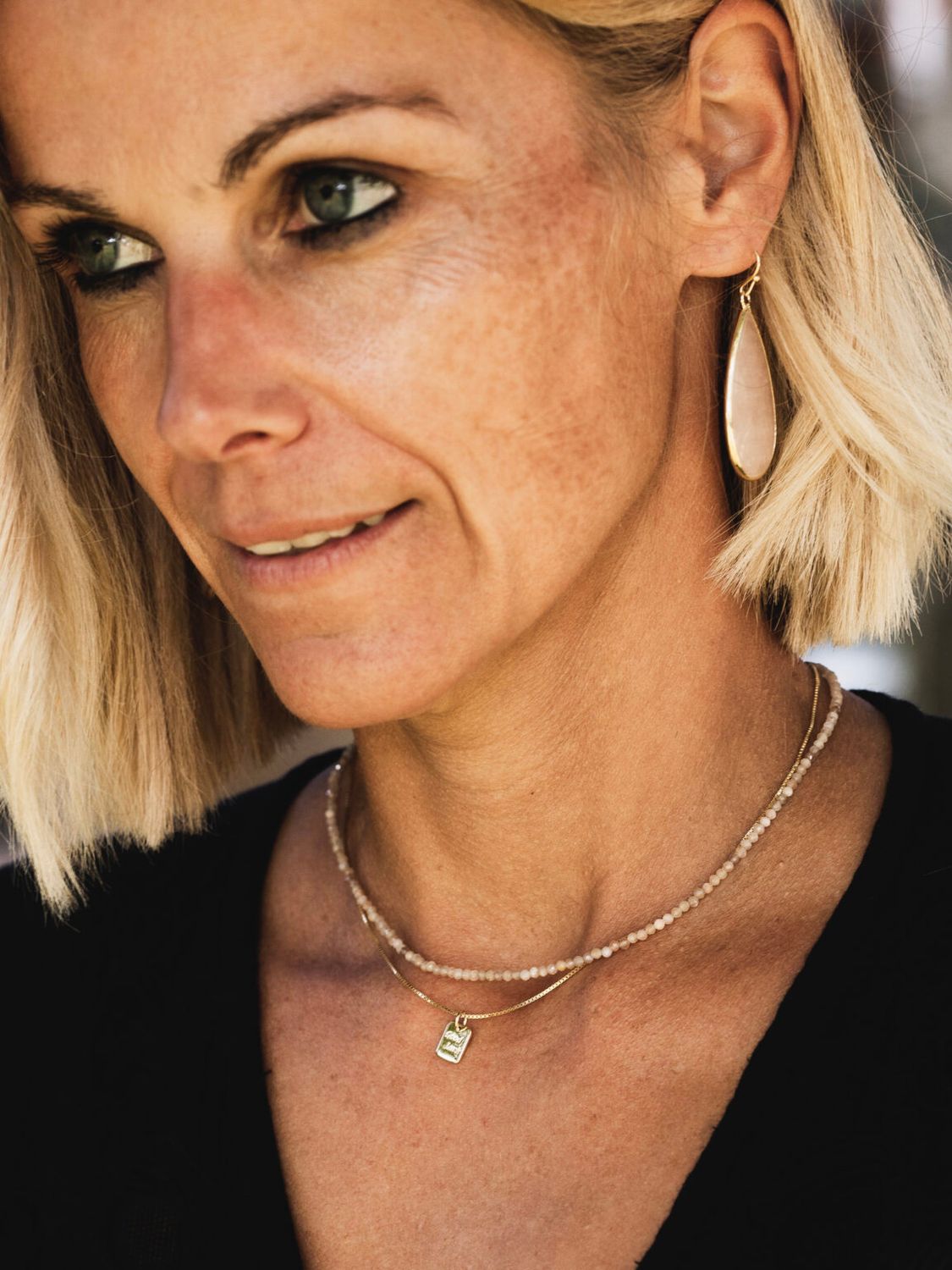 Ellen Beekmans Oorbellen met roze gemstone pegel Goud