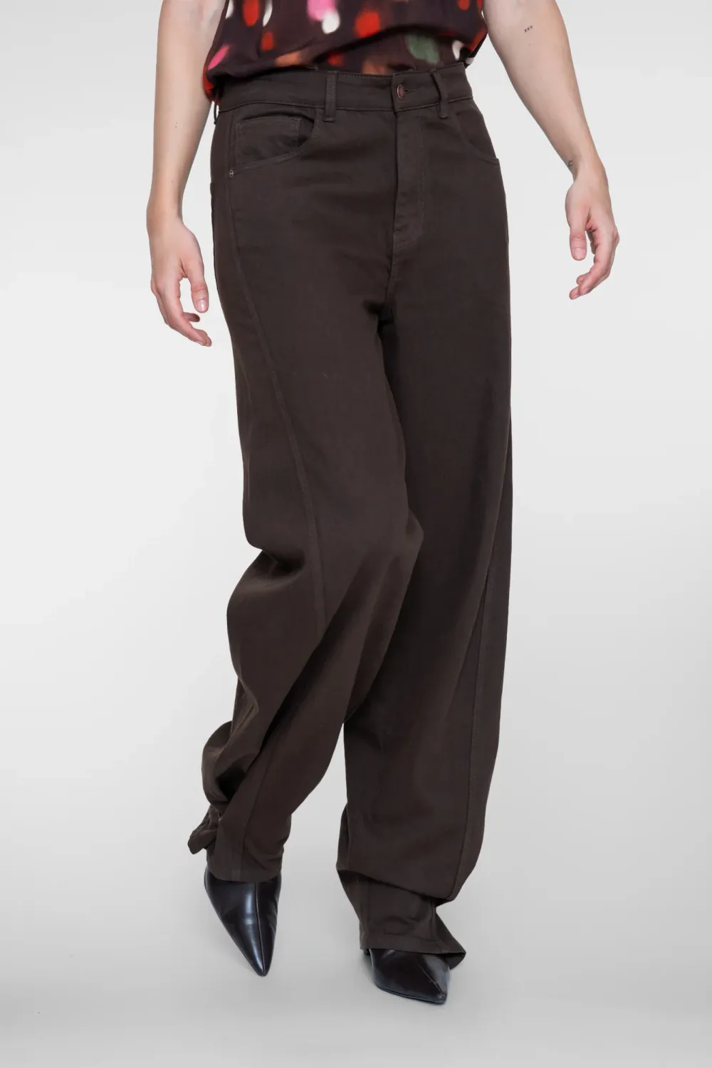 Geisha straight fit jeans met subtiel balloon detail Bruin