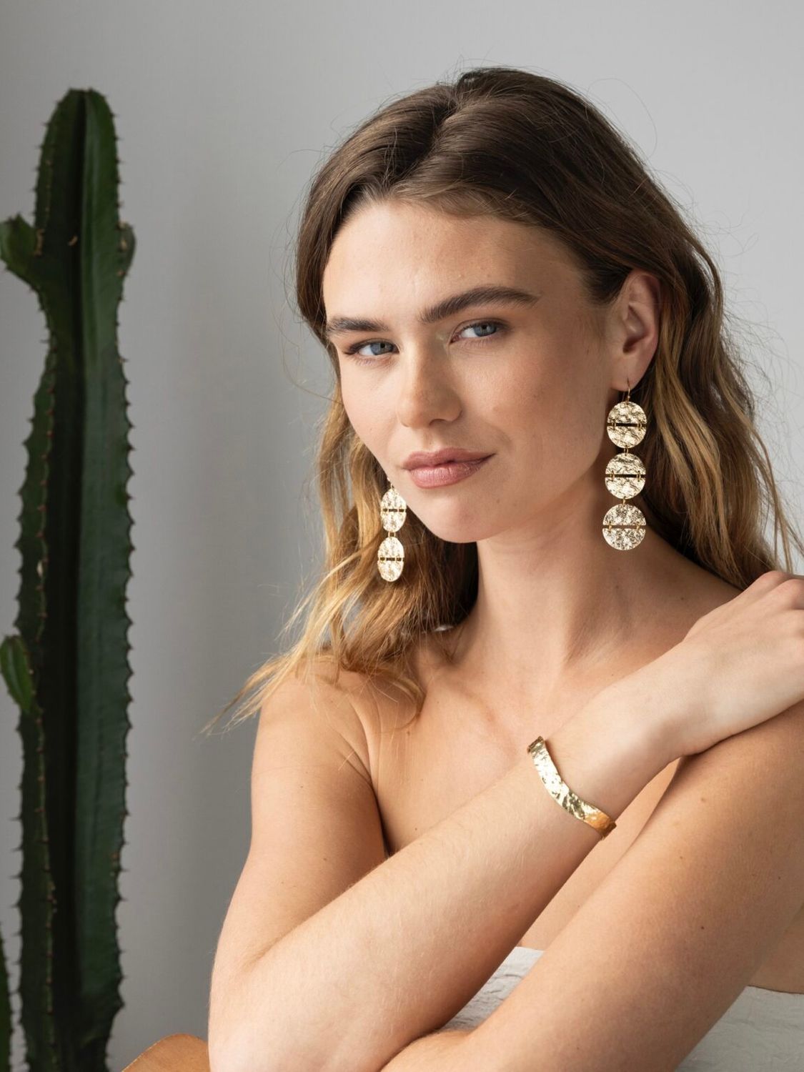 Ellen Beekmans Gehamerde organic bangle Goud
