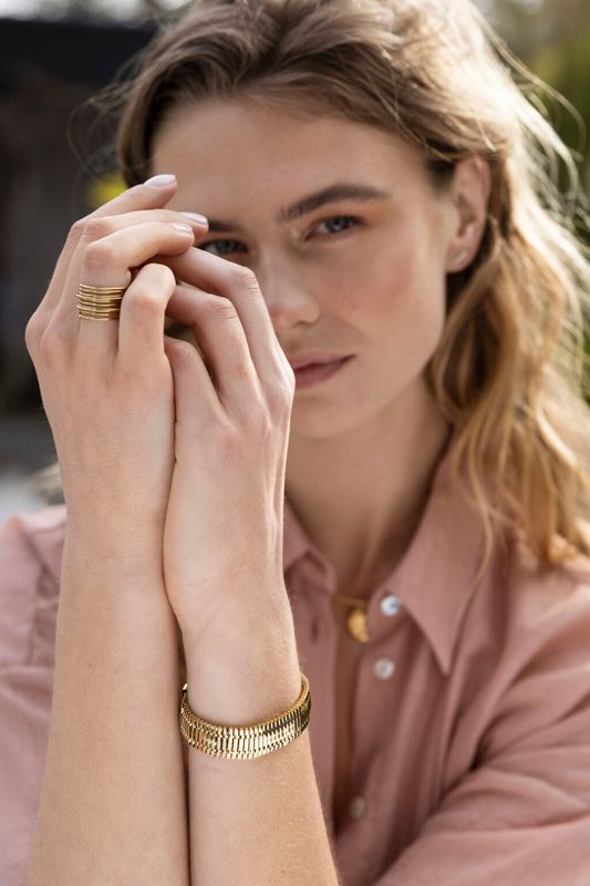 Ellen Beekmans Brede gouden armband Goud