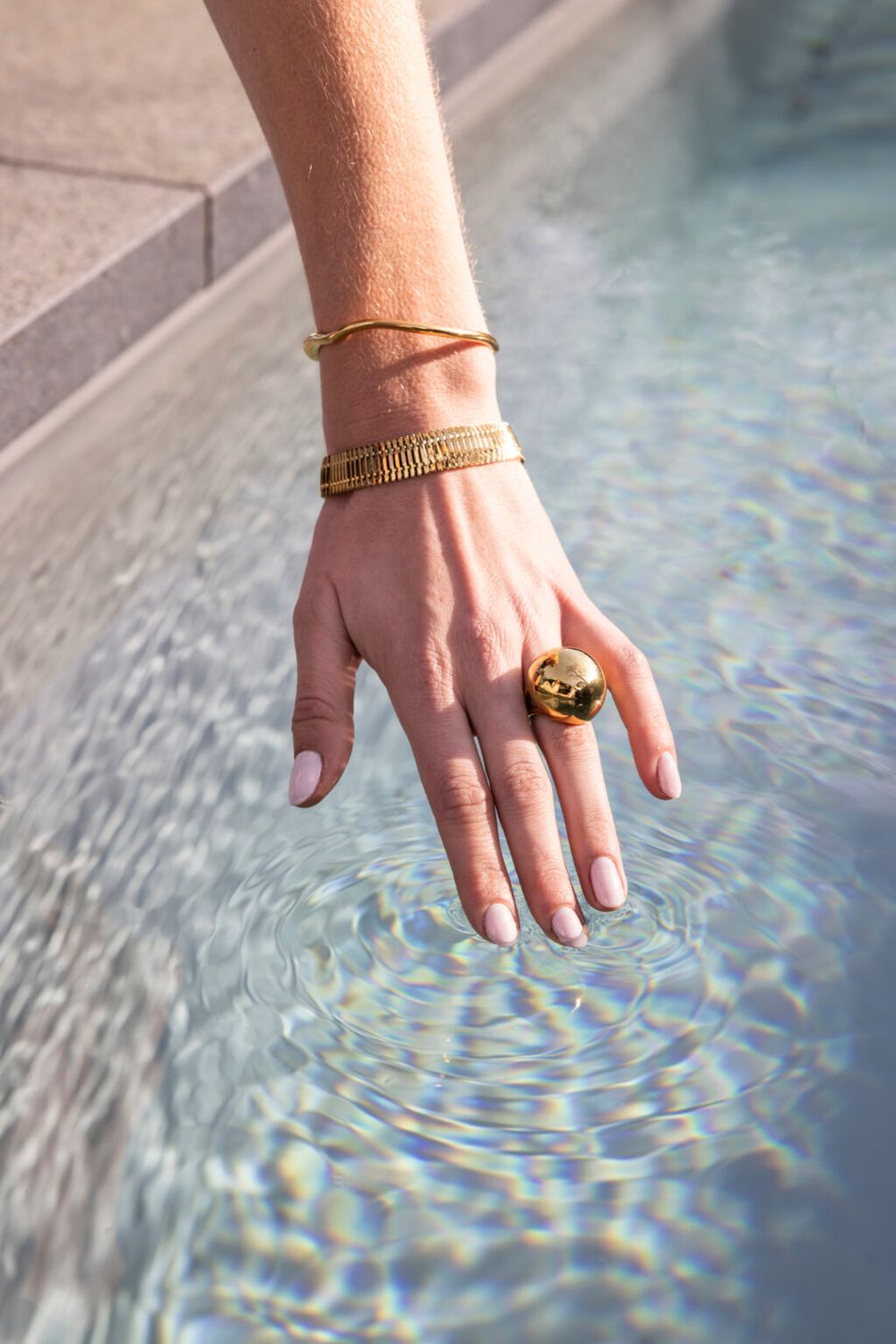 Ellen Beekmans Brede gouden armband Goud