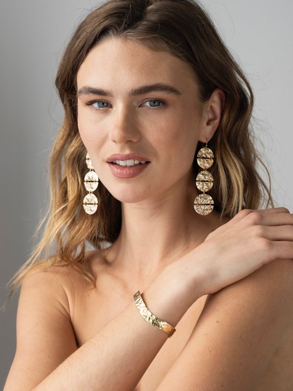 Ellen Beekmans fijne geribbelde bangle Goud