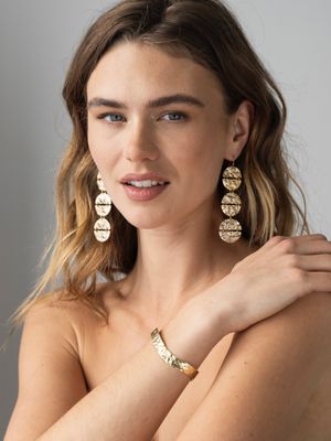 Ellen Beekmans fijne geribbelde bangle Goud