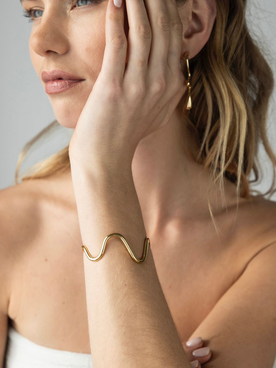 Ellen Beekmans Organische wave armband Goud