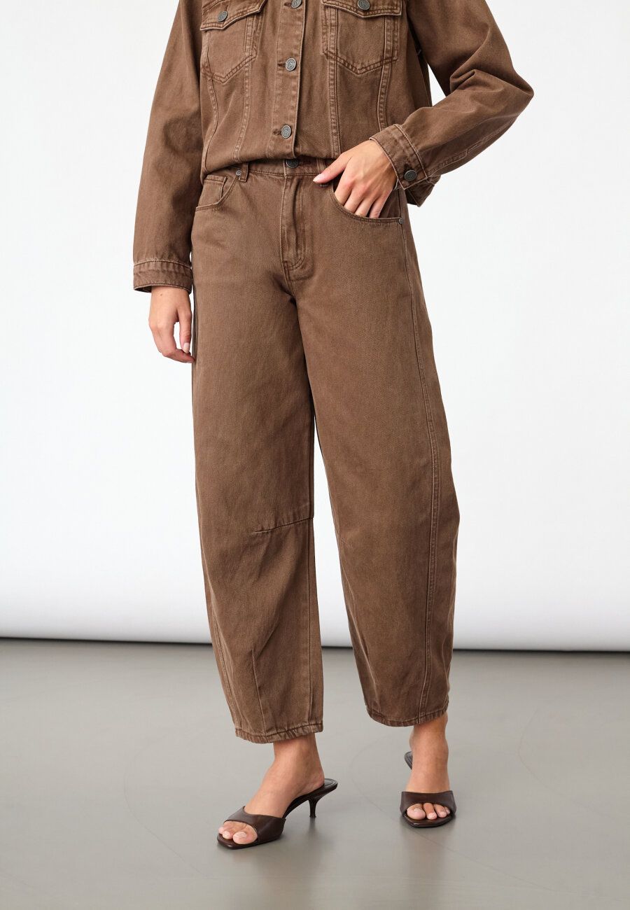 Sisters Point Fiora barrel brown wash
