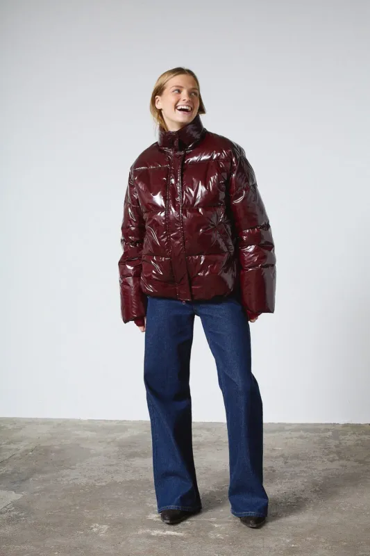 Sisters Point Pufferjas Glanzende Finish Bordeaux Roos