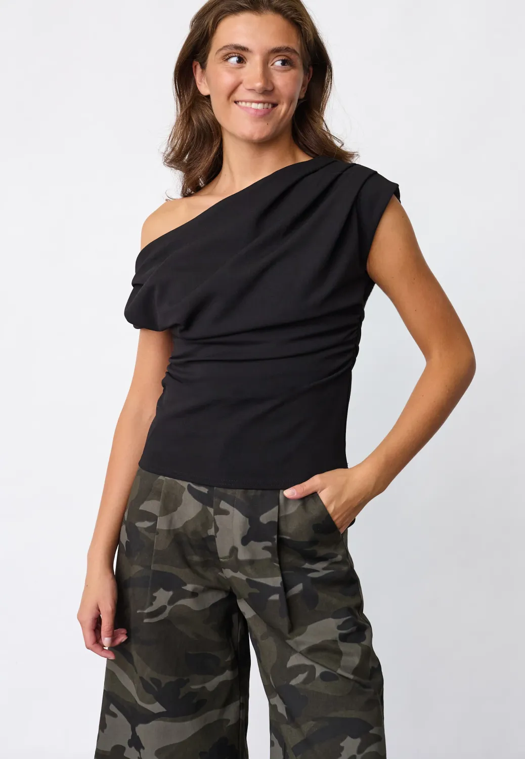 Sisters Point Top met een schouder en draperie Zwart