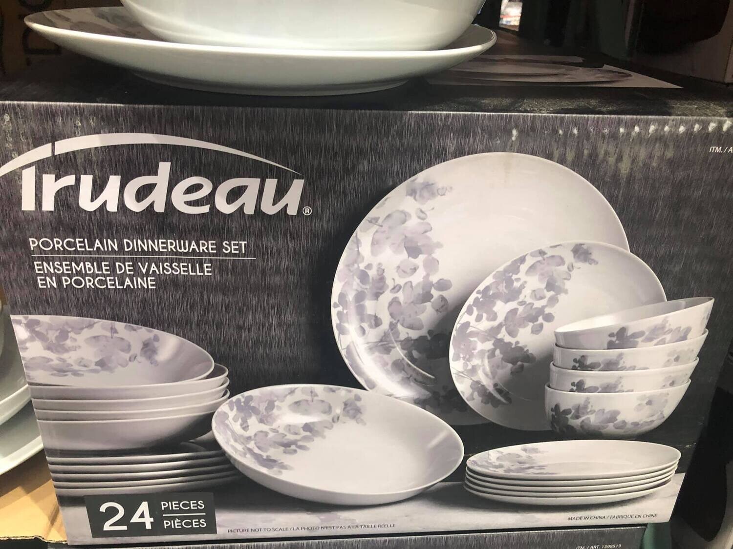 TRUDEAU PORCELAIN DINNERWARE 24 PIECE