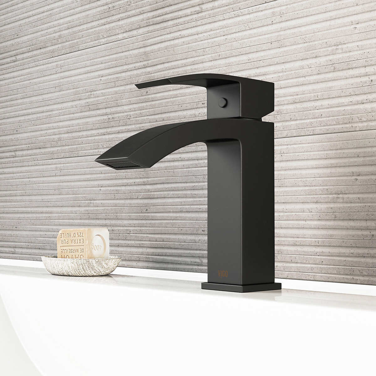 vigo single hole bathroom faucet Color: Black
