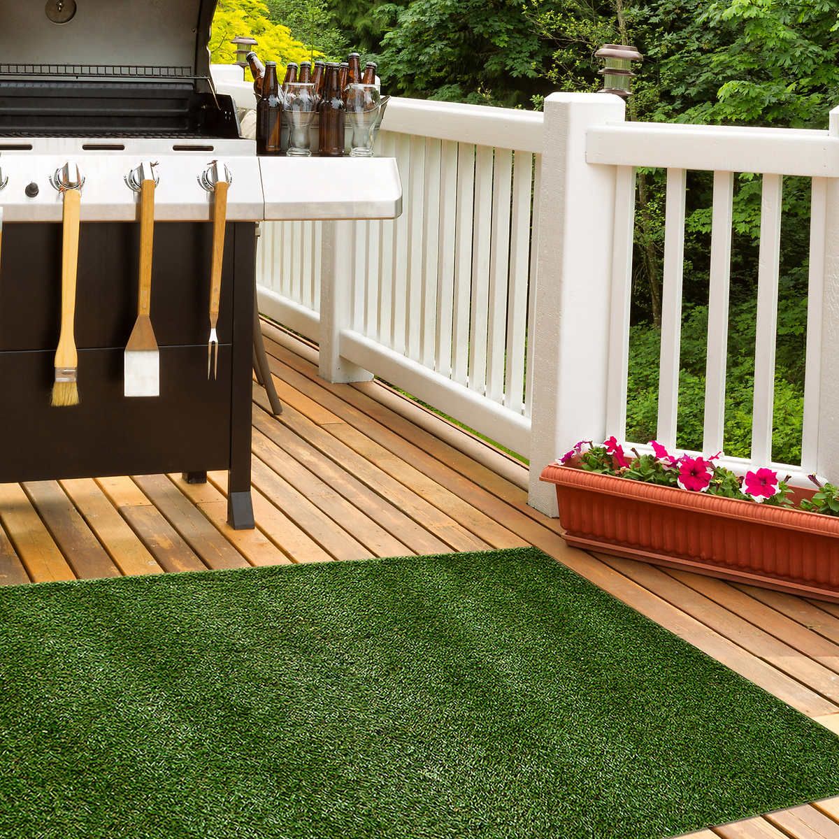 Deluxe Artificial Turf Indoor/Outdoor Mat Rug Size: 9 ft. x 12 ft.