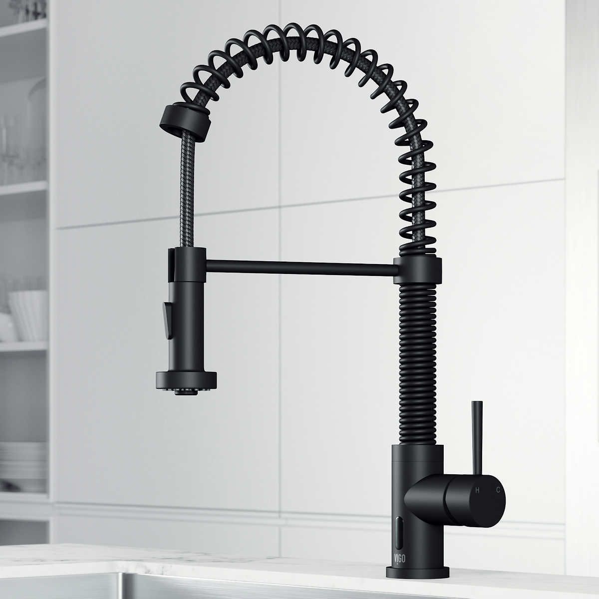 VIGO Edison Pull-Down Spray Kitchen Faucet with Touchless Sensor Colour: Black