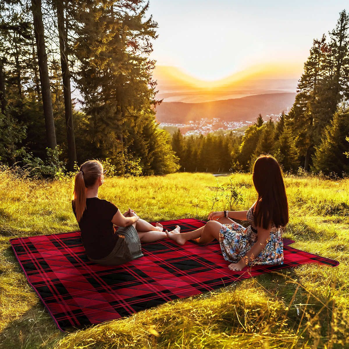 Columbia - Oversized Outdoor Packable Blanket  Colour: Red