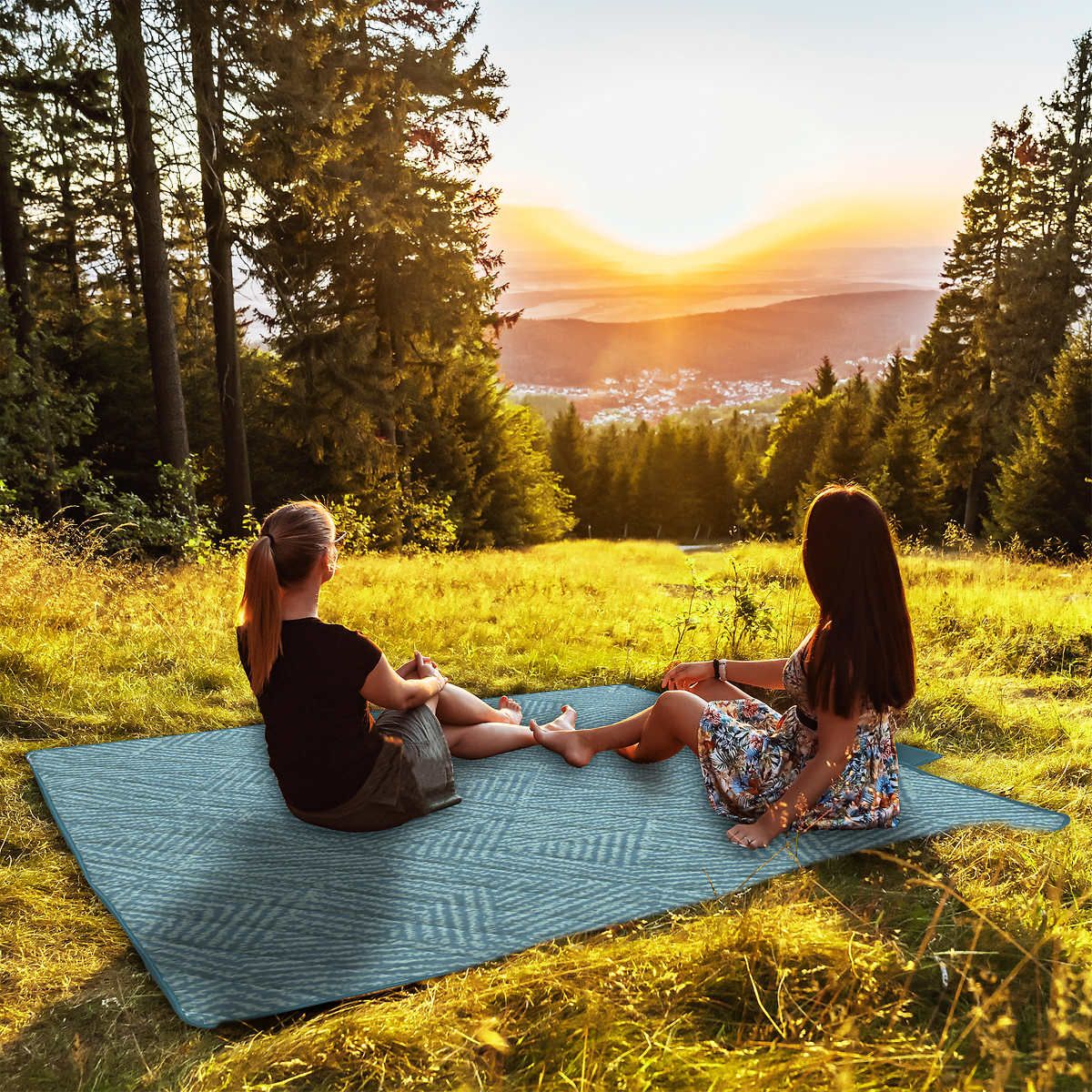 Columbia - Oversized Outdoor Packable Blanket  Colour: Blue