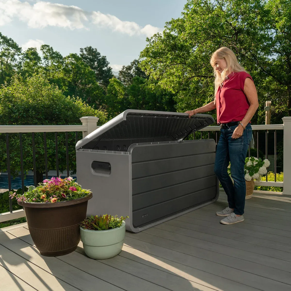 Lifetime Modern Storage Deck Box 165G