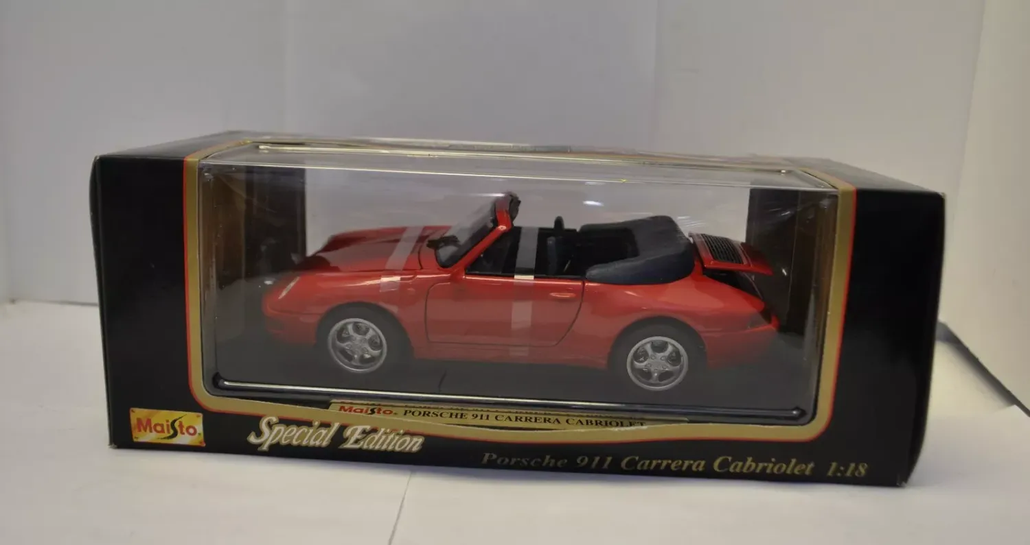 Maisto Special Edition Porsche 911 Carrera Red Diecast Model Car 1/18