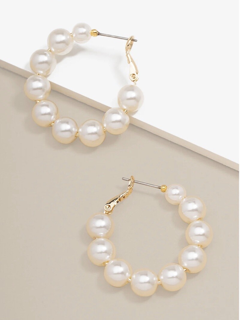 CHUNKY PEARL HOOP EARRING