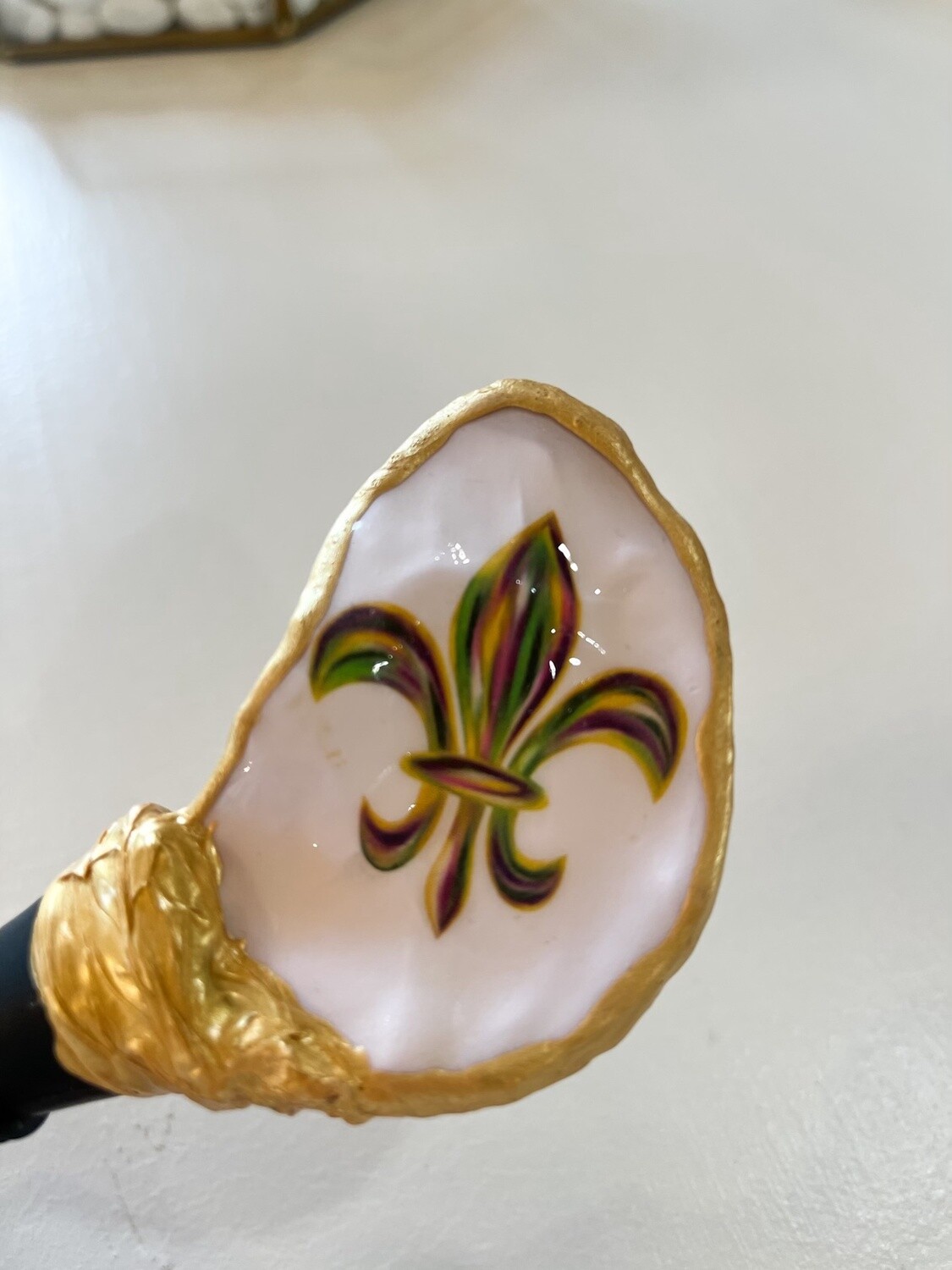 OYSTER WINE STOPPER FLEUR DE LIS