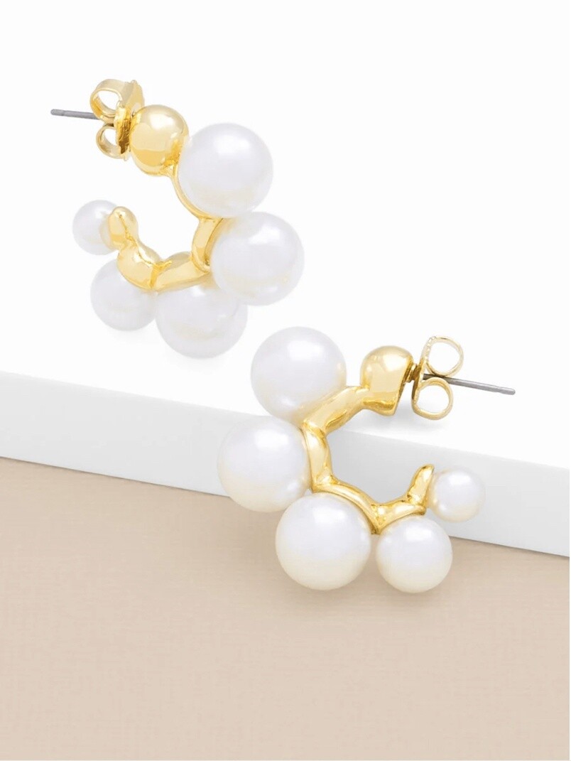 MULTI PEARL HOOP EARRING