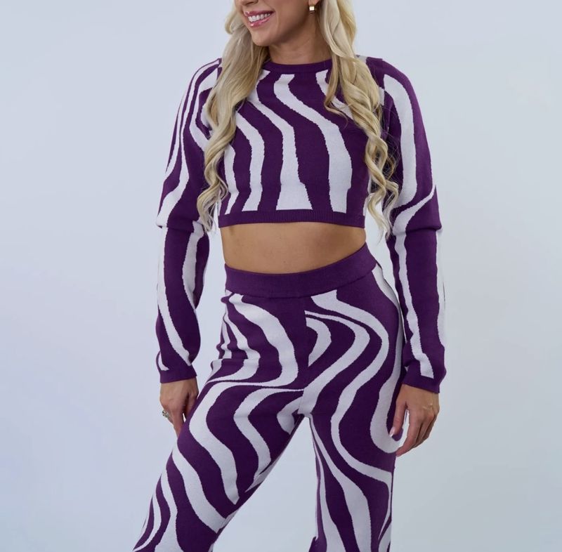 GROOVY KNIT TOP