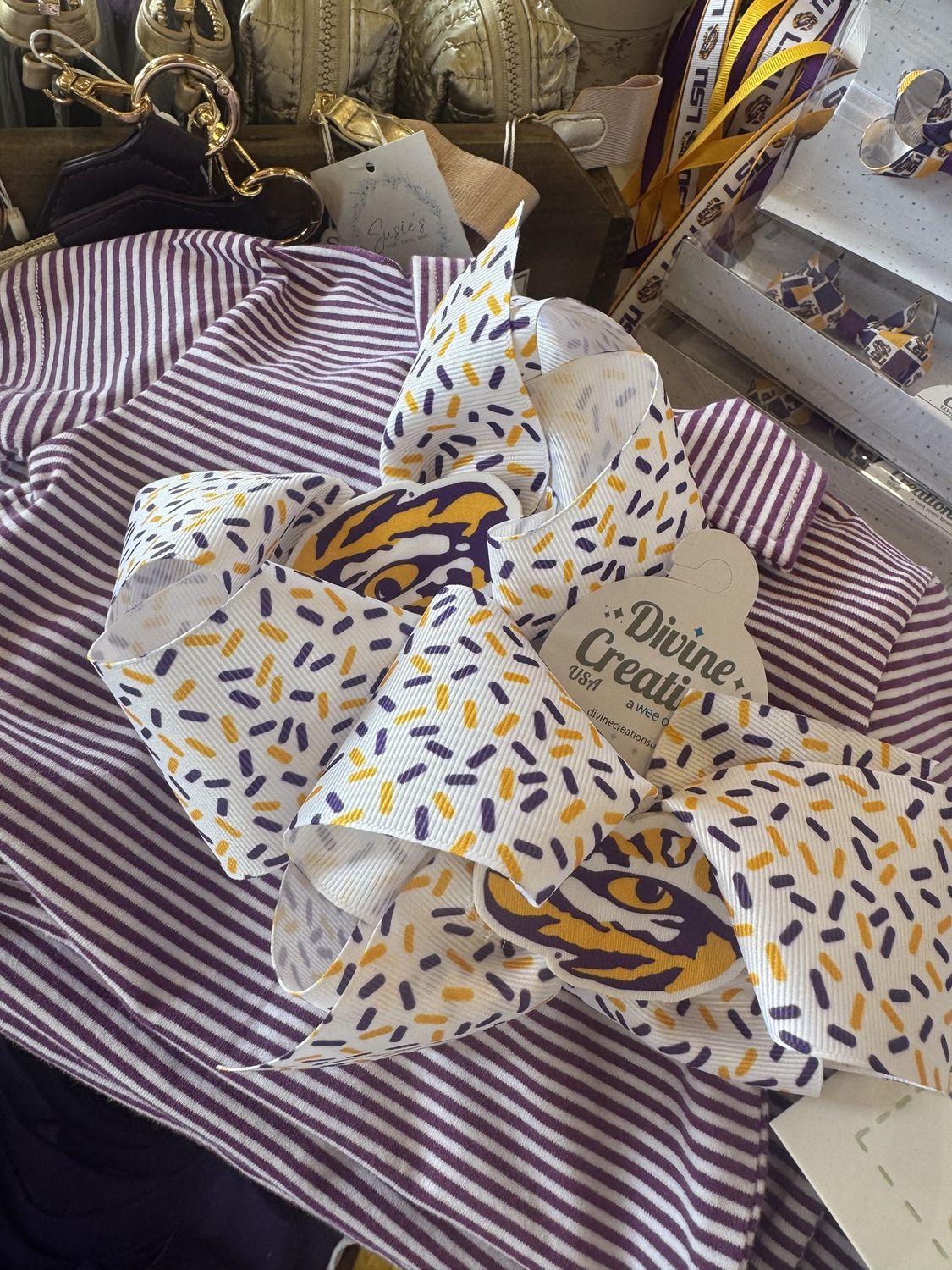 KING LSU CONFETTI BOW W/ BADGE