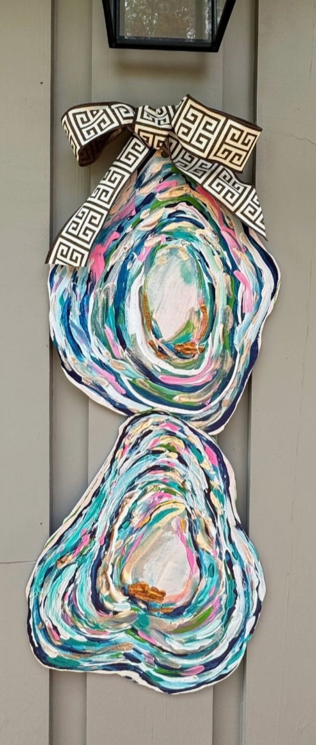 LARGE DESIGNER TIERED VIBRANT OYSTER DOOR HANGER