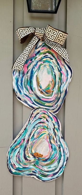 LARGE DESIGNER TIERED VIBRANT OYSTER DOOR HANGER
