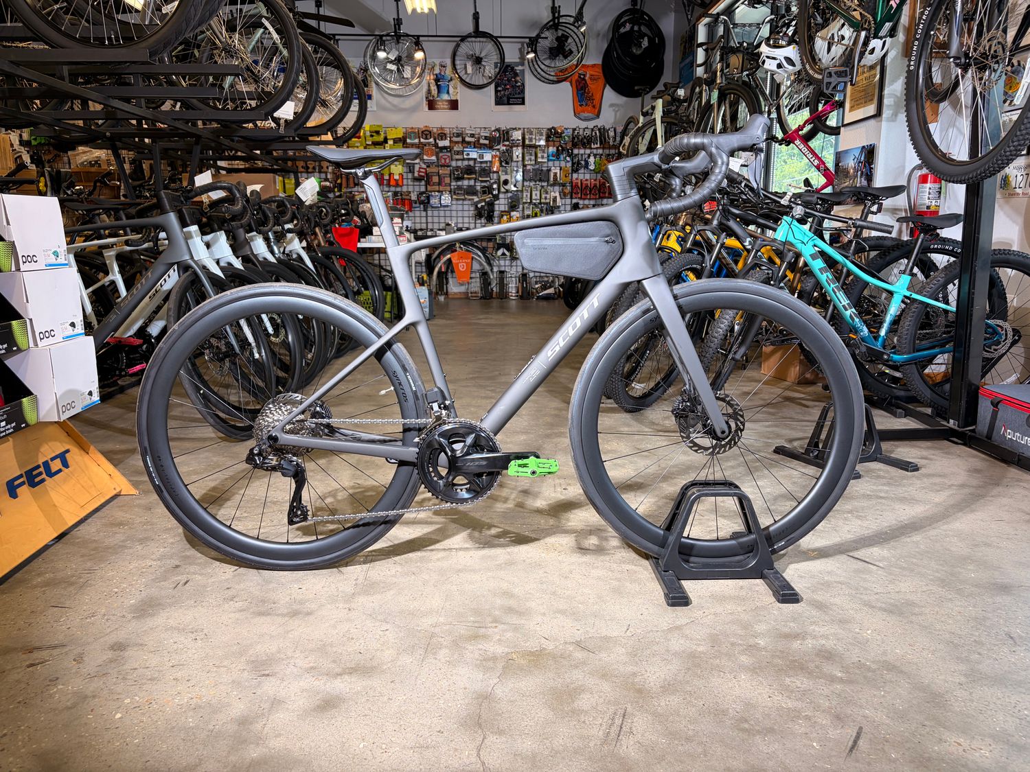 2026 Scott Addict 30 Black Med