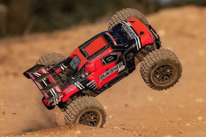 COR00231-R Corally Punisher XD 4WD 2S Small Scale, RTR Monster Truck, Red