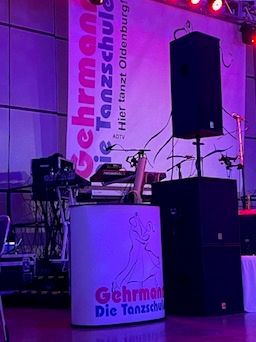 2x audio zenit ND 212 Hochleitsungstopteil + 4x audio Zenit NDW 18 + Digitalendstufe mit DSP 4x4700W. Bis 500 Personen