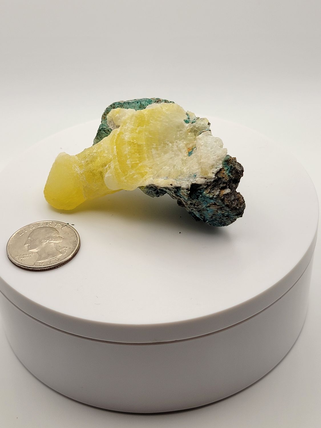 ​Brucite with Chrysocolla