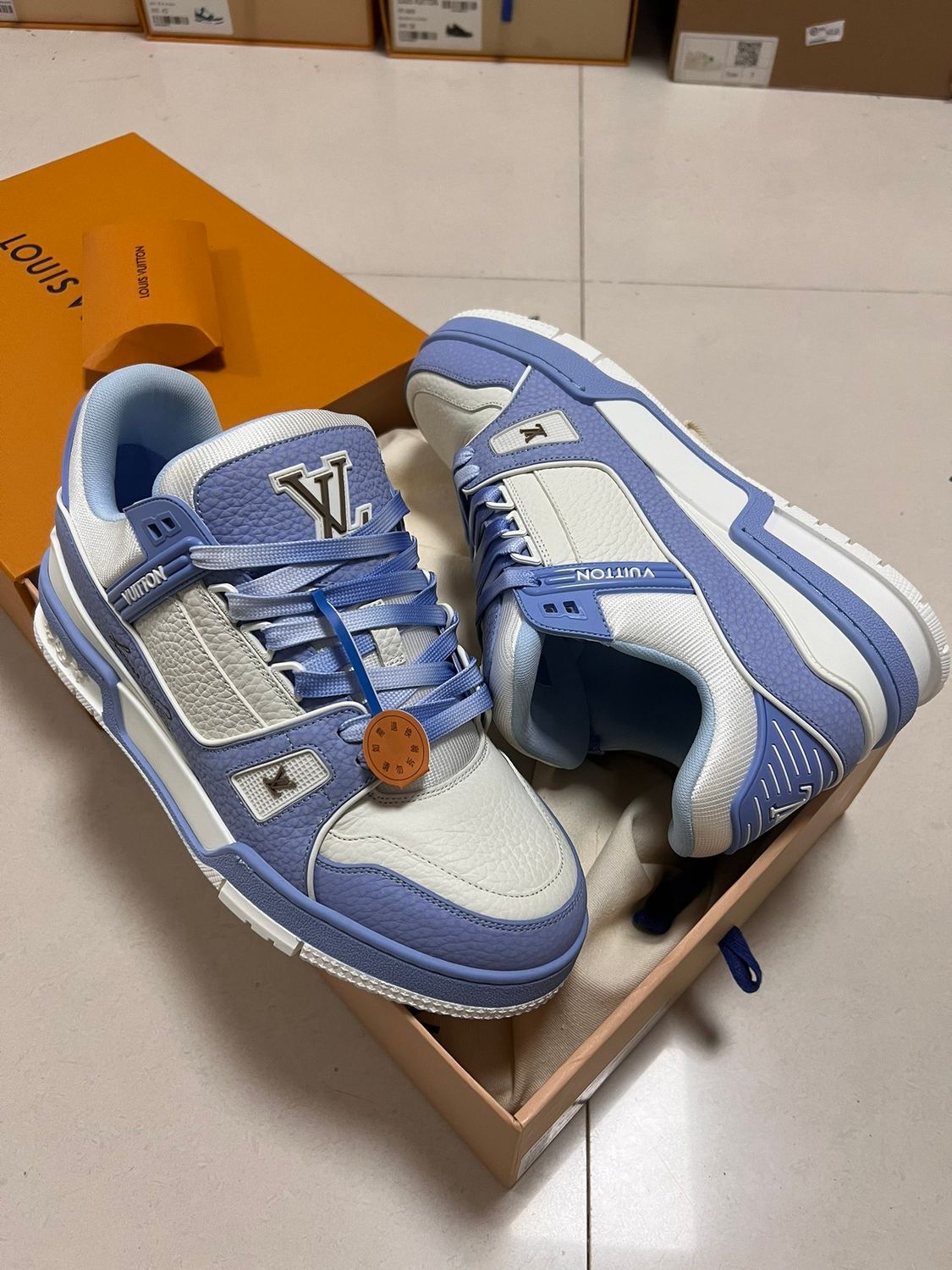 LV TRAINER - LIGHT BLUE