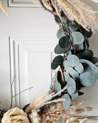 18 in, natural grapevine wreath, fully wrapped in dried eucalyptus, pampas and natural grasses *no florals.
$135.00