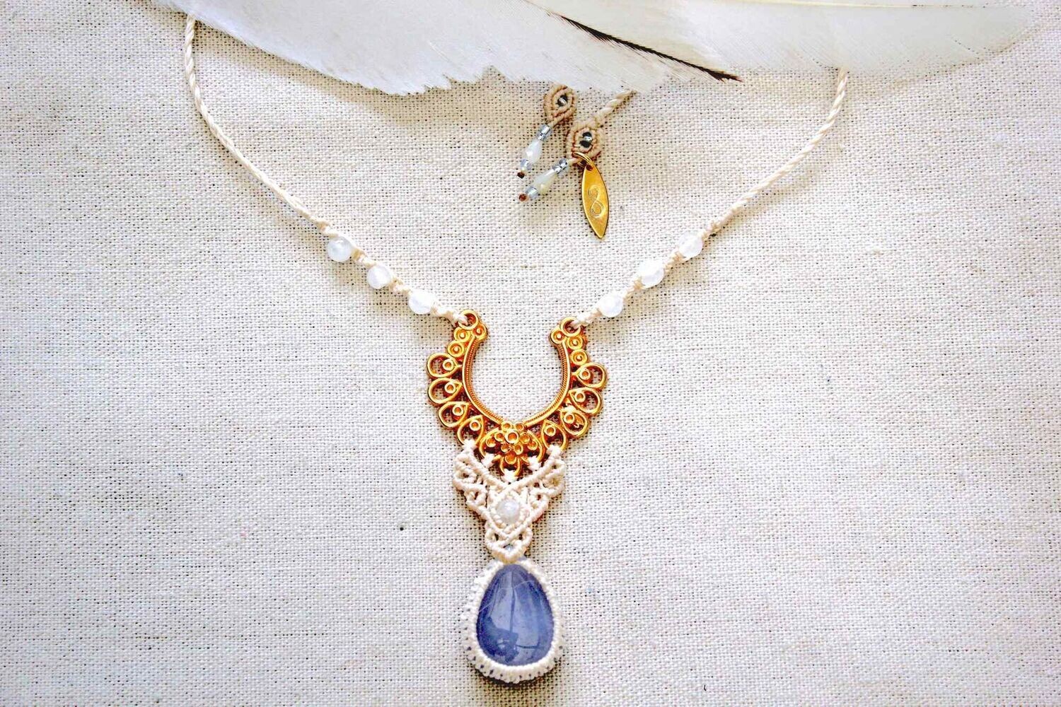 Juweel "Chalcedoon met gouden middenstuk"
