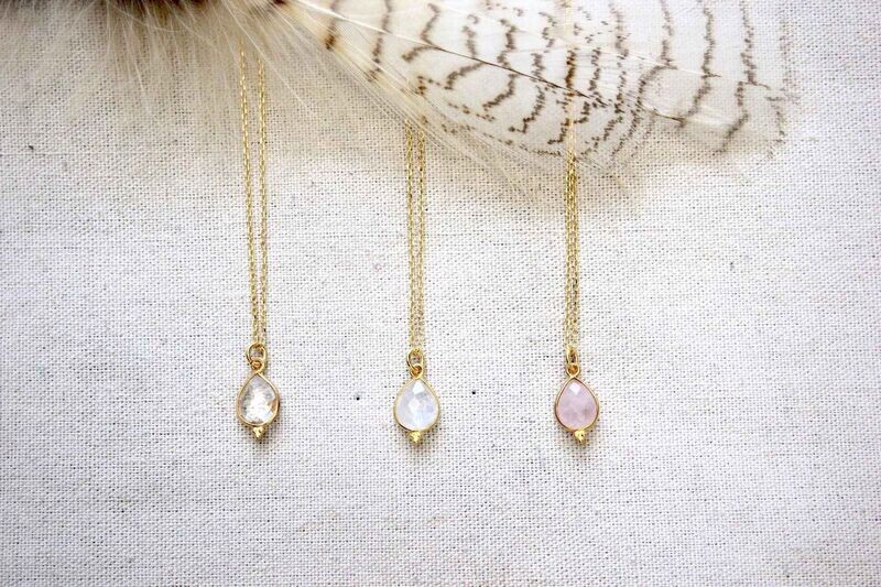Bedeltje edelsteen met/zonder ketting (goud)